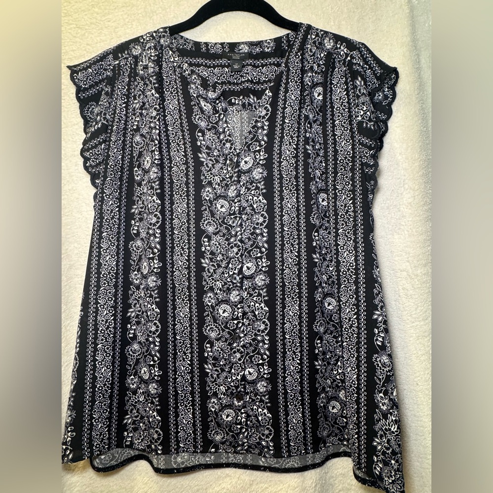 Ann Taylor Black and White Floral Blouse